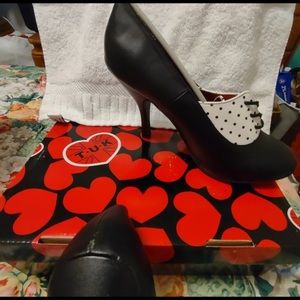 Tuk heels NWOT